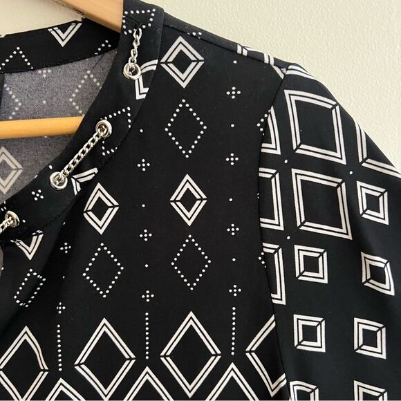 😊 3/$30 Rafaella Sz M Blouse 3/4 Length Sleeves V Neck Black with White Design - Picture 7 of 10
